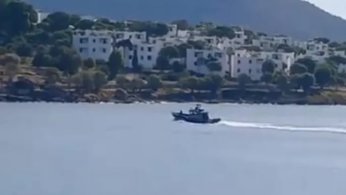 Σκάφος του λιμενικού καταδίωξε φουσκωτό με διακινητή μέχρι την Αλικαρνασσό