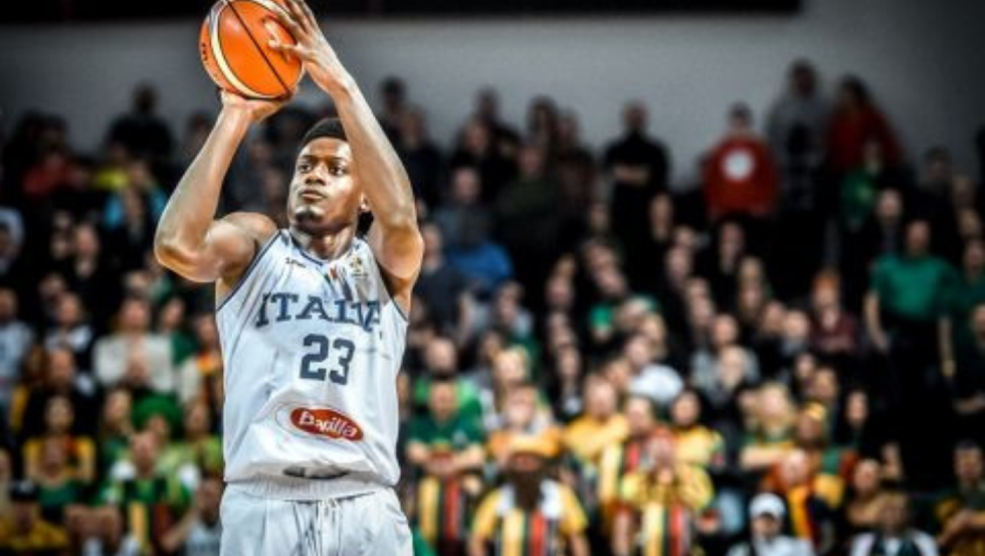 Αμπάς: Το έβαλε πίσω από τη... σέντρα!