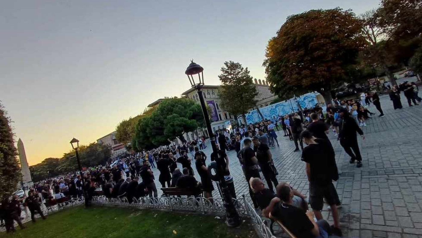 Γαλατασαράι-ΠΑΟΚ: Γιορτή των ΠΑΟΚτσήδων στην πλατεία «Σουλτάν Αχμέτ»