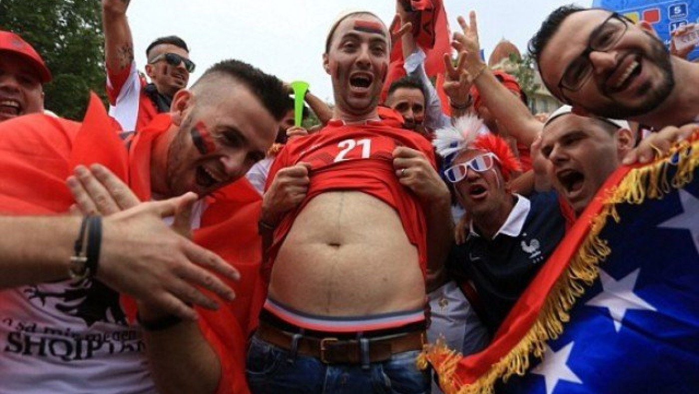 Πολιτισμός στη Γαλλία: Aλβανοί και τρικολόρ χορεύουν μαζί!