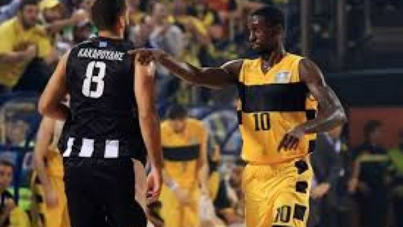 Ουάιτ και Θανάσης Αντετοκούνμπο στο καμπ των Μάβερικς