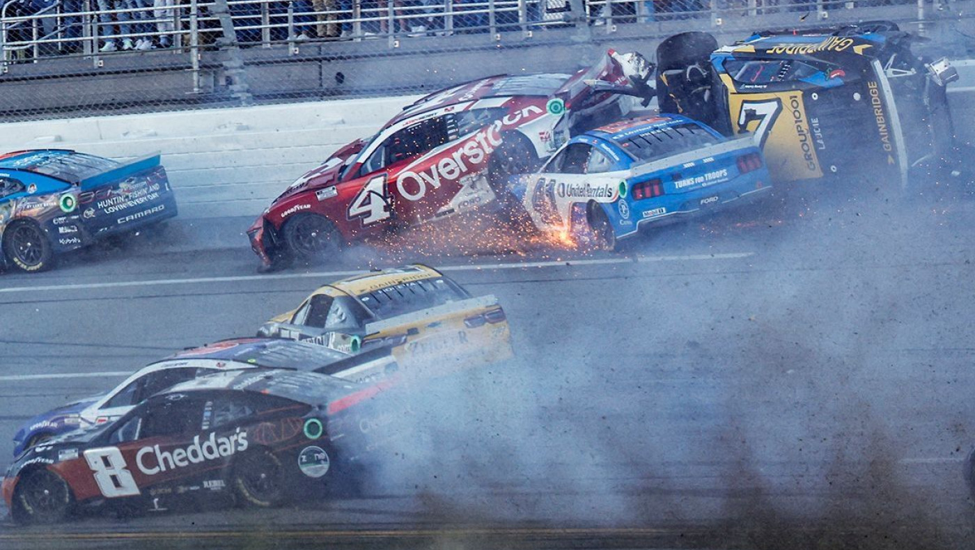 NASCAR: Σύγκρουση 28 οχημάτων στο μεγαλύτερο ατύχημα της ιστορίας