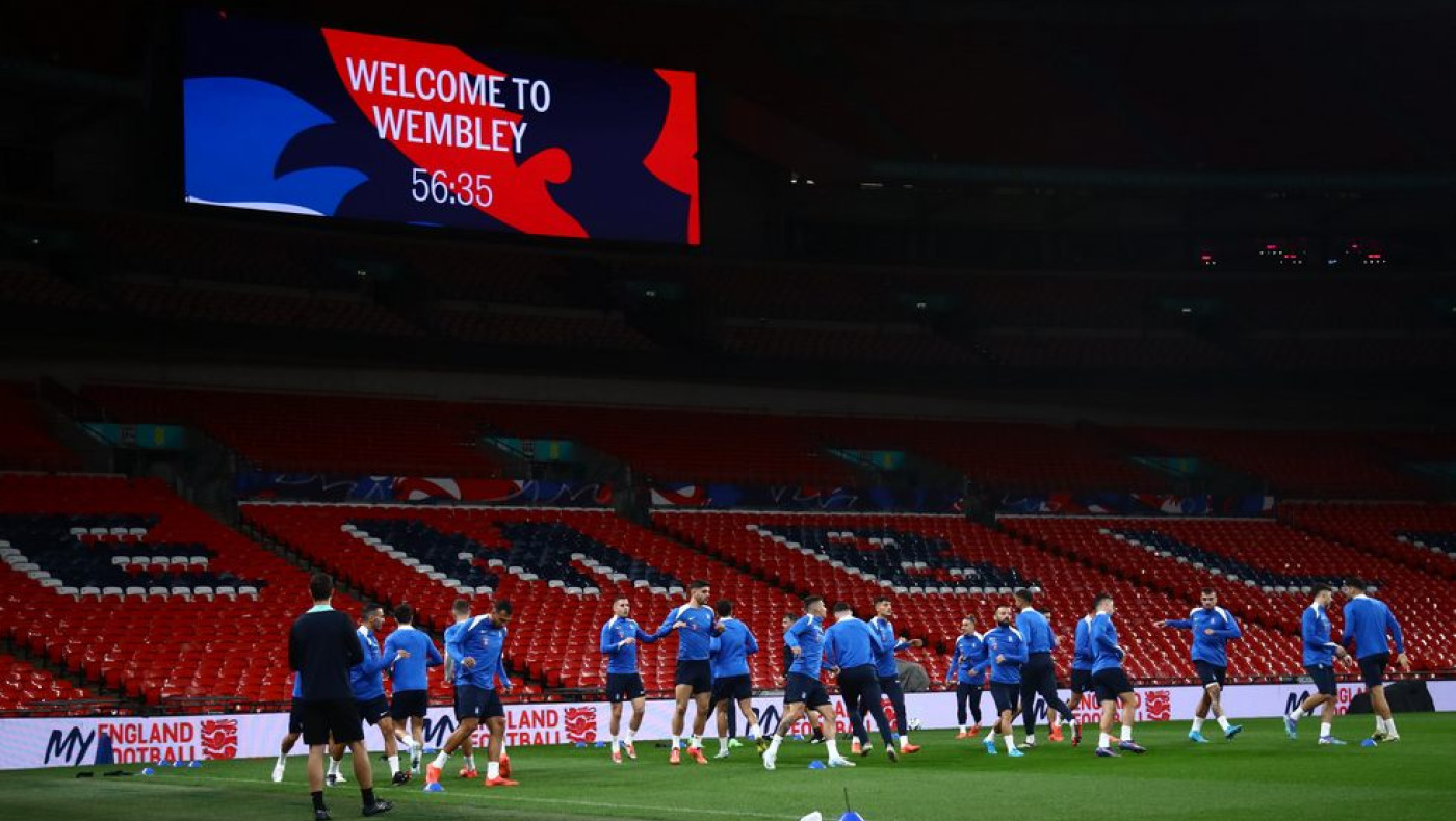 Η γνωριμία των διεθνών μας με το Γουέμπλεϊ-«Ντόπες» από τον κόσμο