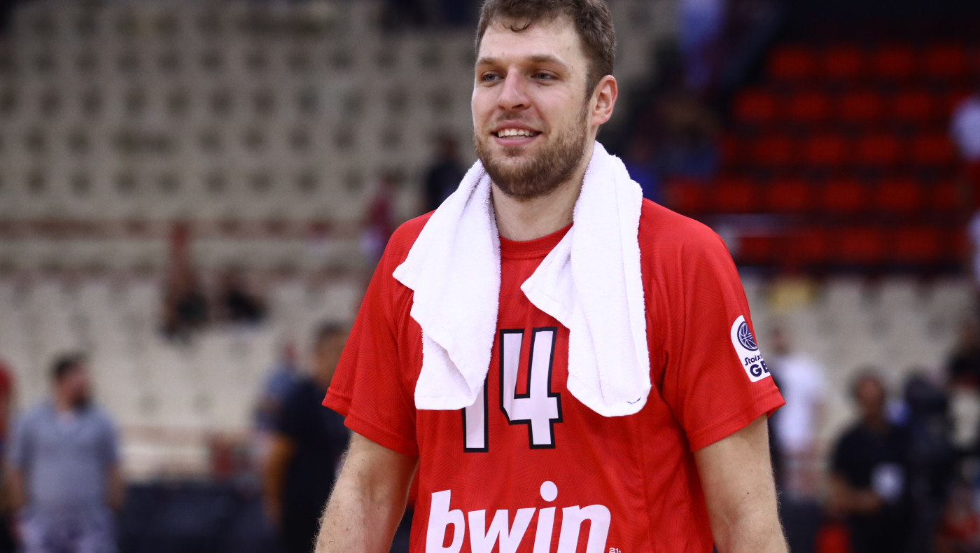 Το υπερ-δώρο που χάρισε σε Βεζένκοβ και Ολυμπιακό η Ίννα Ιννάκι