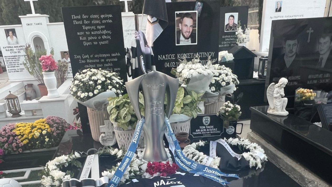 ΣΥΓΚΙΝΗΣΗ: Η κούπα του πρωταθλητή ΠΑΟΚ στο μνήμα του Νάσου