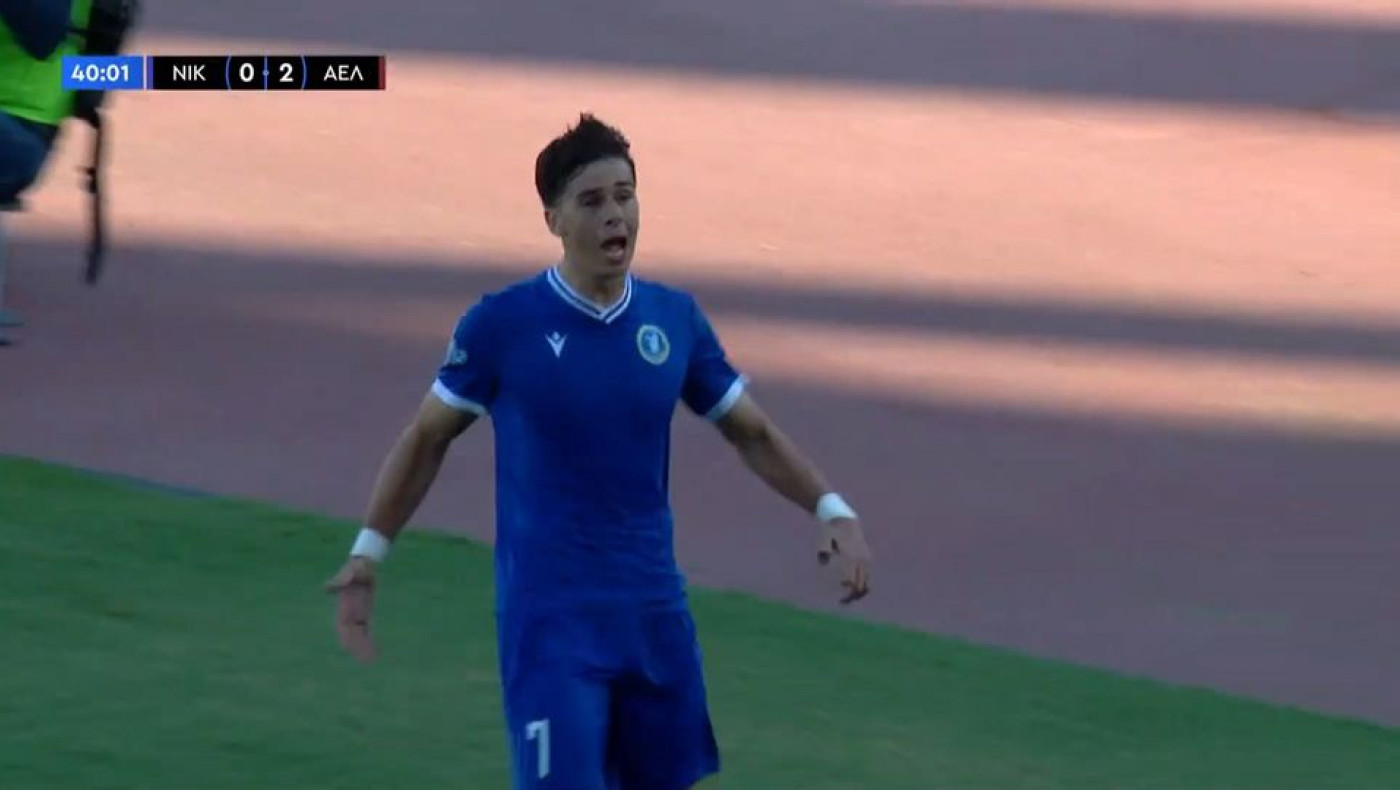 Νίκη Βόλου-ΑΕΛ: Ο Δούμτσης μειώνει σε 1-2 και ξαναβάζει στο ματς τους «κυανόλευκους»