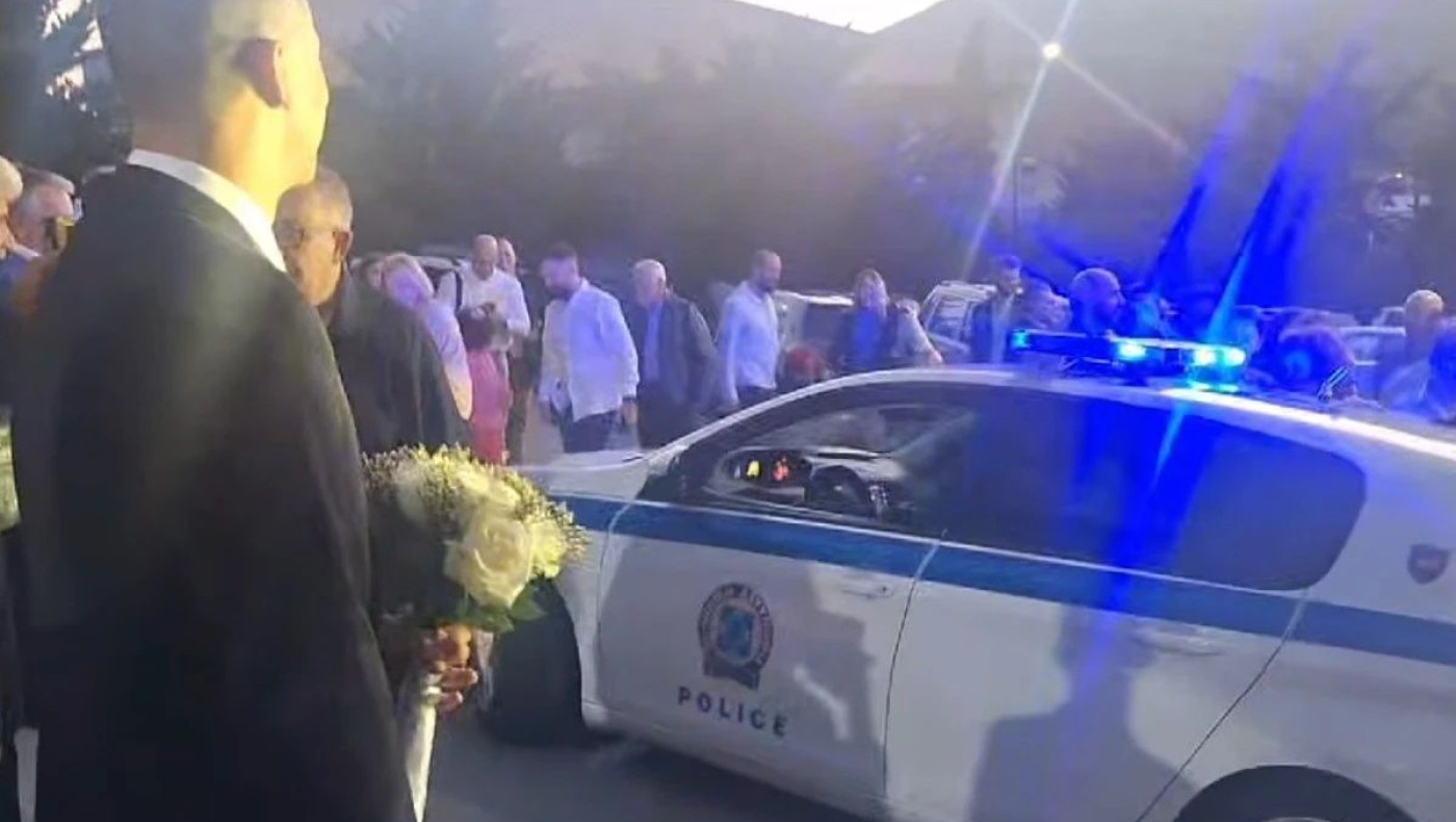 Ηράκλειο: Συνοδεία περιπολικού έφτασε η νύφη στην εκκλησία!