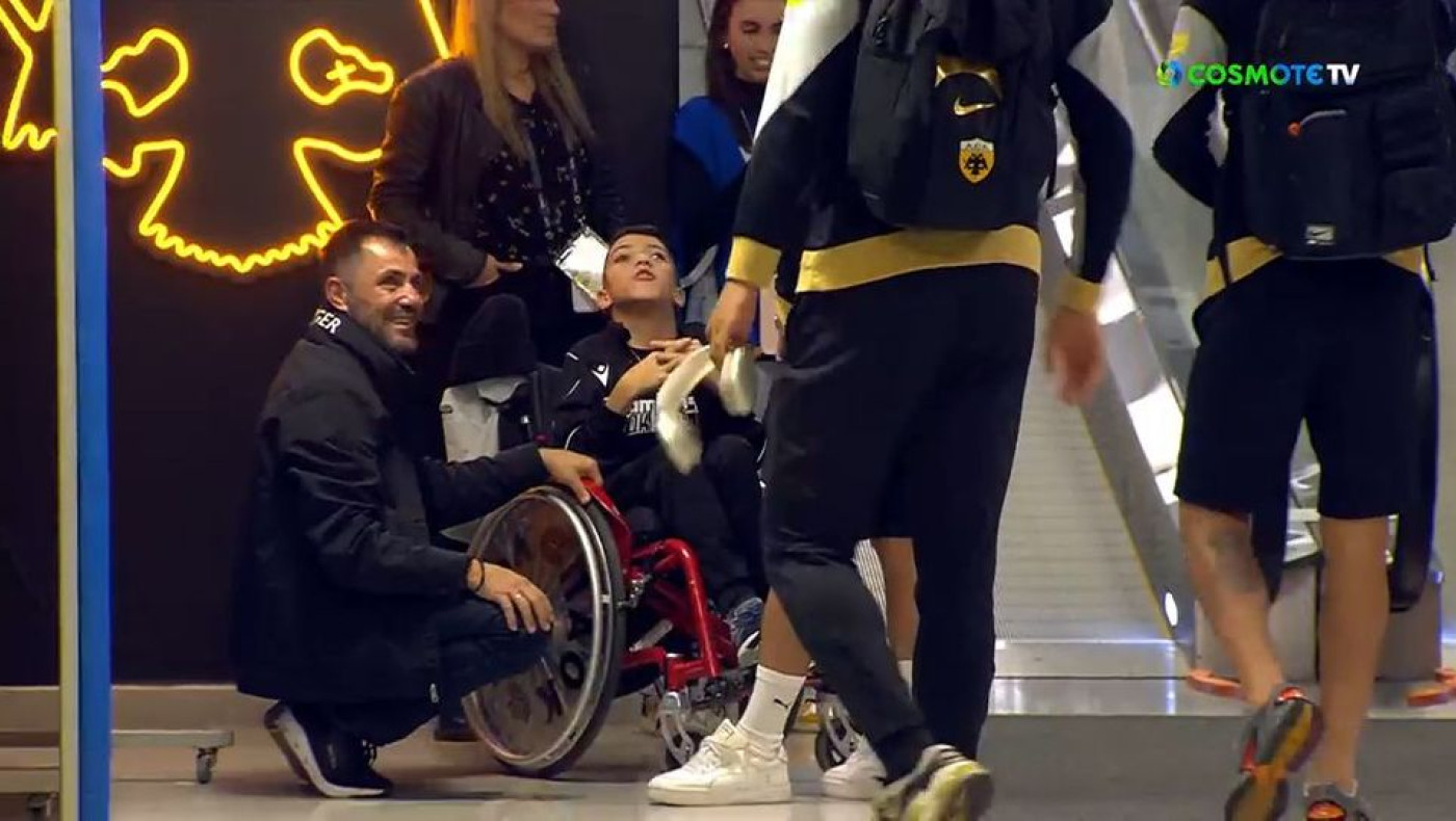 Οι παίκτες της ΑΕΚ καλωσόρισαν τον Γιαννάκη στην OPAP Arena