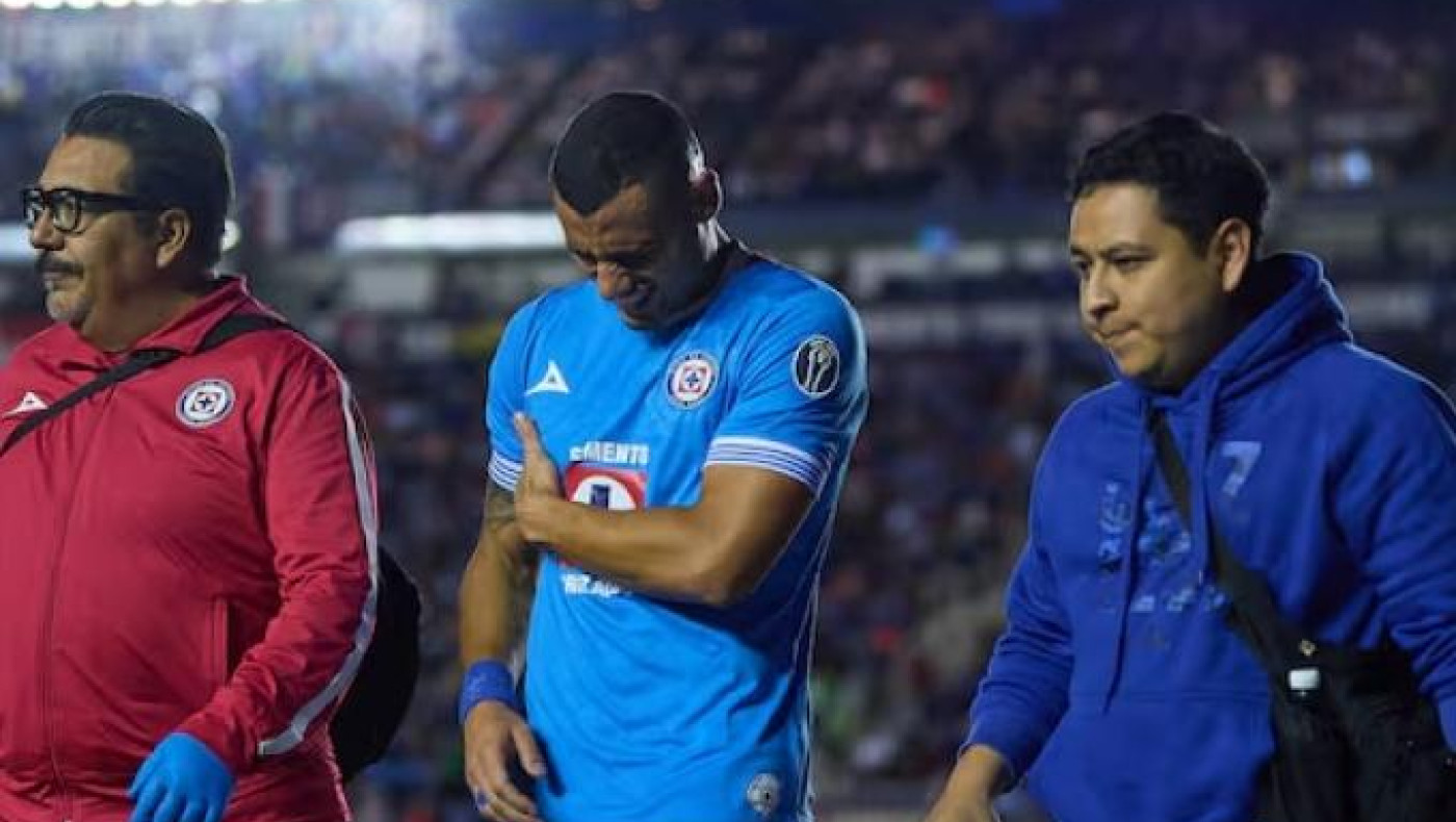 Αγωνία για Γιακουμάκη-Τραυματίστηκε σε αγώνα της Κρουζ Αζούλ