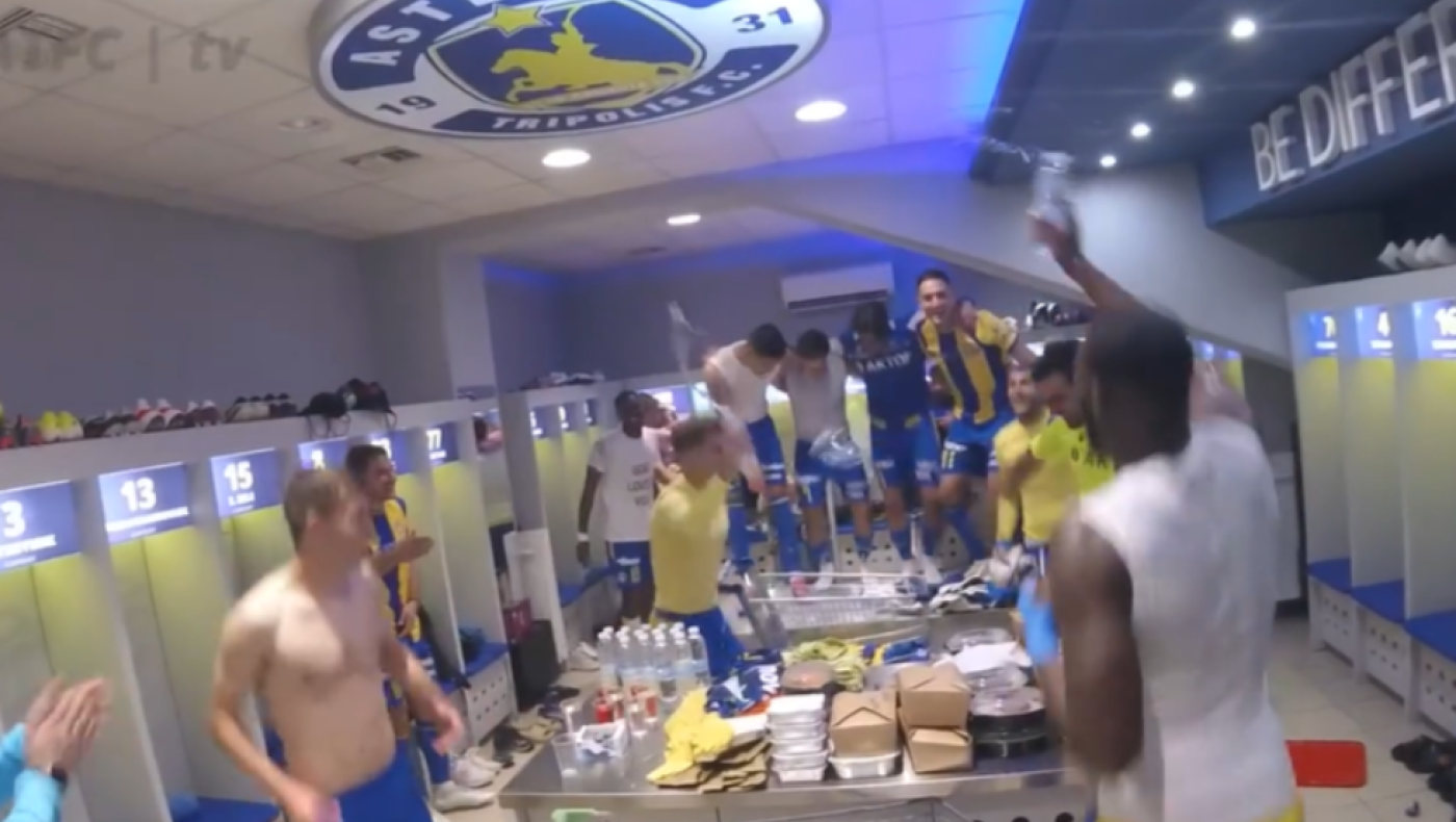 «Φιέστα» του Αστέρα, μετά τη νίκη επί του Ολυμπιακού: Συνθήματα, πίτσες και... μπουγέλο!