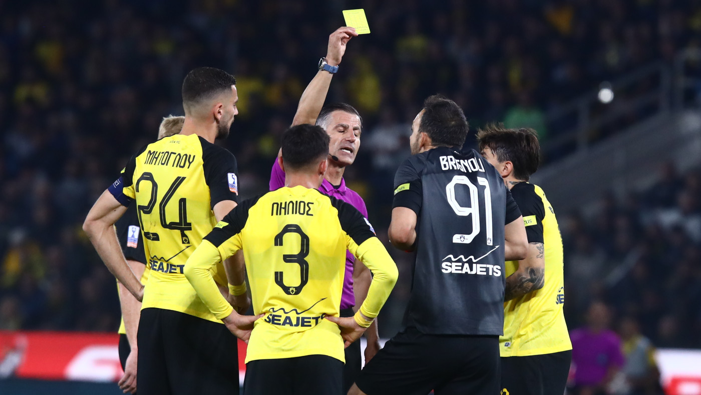 Στράντζαλης: «Απόφαση σκάνδαλο να μην αποβάλλει τον Μπρινιόλι ο Σιδηρόπουλος»