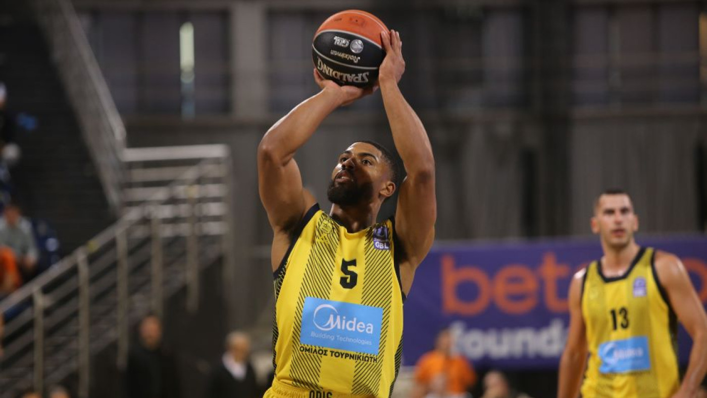 Ντε Τζούλιους για το ενδιαφέρον της Μακάμπι: «Εγώ είμαι εδώ»