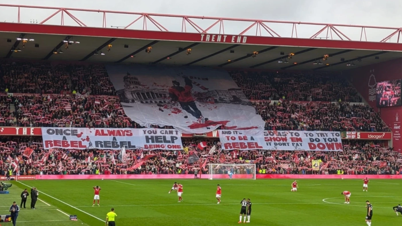 Πανό στήριξης των οπαδών της Νότιγχαμ Φόρεστ στον Βαγγέλη Μαρινάκη!