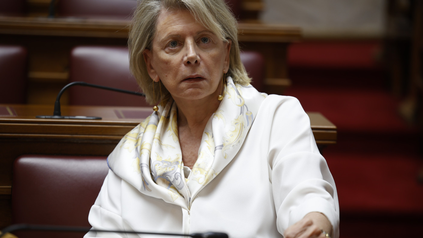 «Τσακίζει» το Kontra η Έλενα Ακρίτα - «Αλλάζω κανάλι»