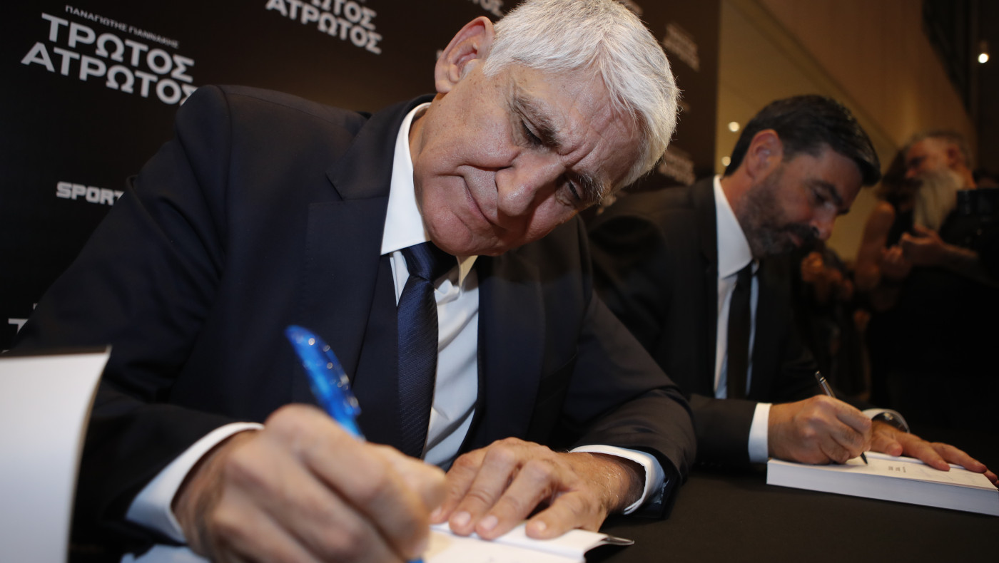 Αυτοβιογραφία Παναγιώτη Γιαννάκη: Ποιο τραγούδι τού αφιέρωσε ο Γιώργος Νταλάρας