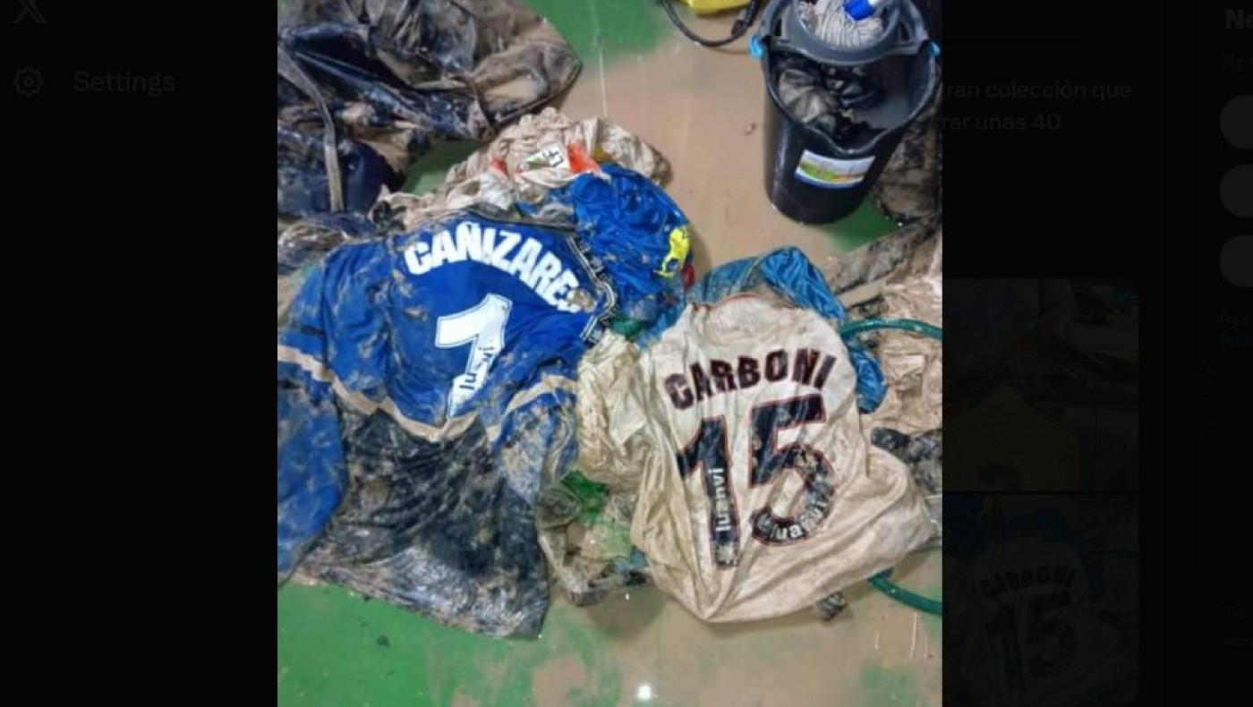 Οπαδός της Βαλένθια ρίσκαρε τη ζωή του εν μέσω της καταιγίδας για να σώσει τη συλλογή του με φανέλες της ομάδας