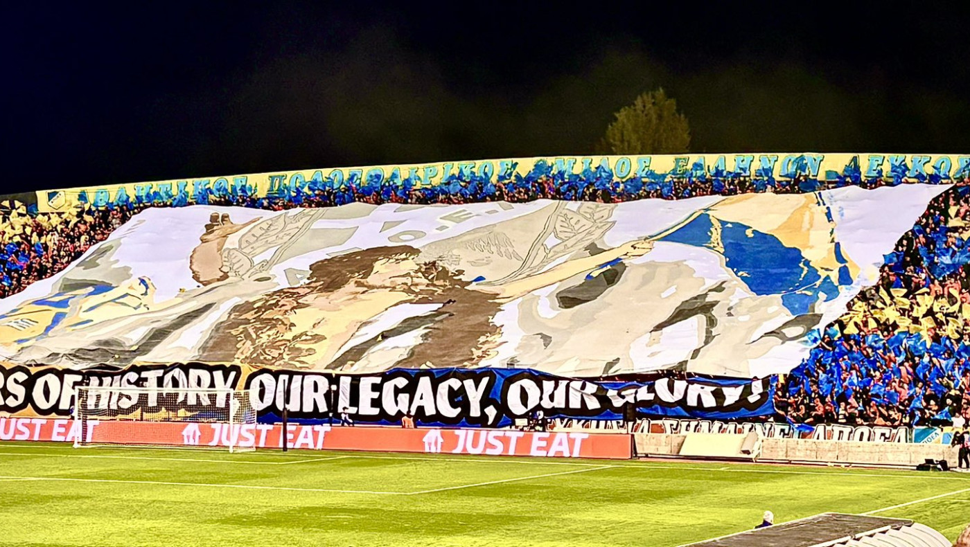 Φανταστικό Coreo και pyroshow των οπαδών του ΑΠΟΕΛ με τη Φιορεντίνα!