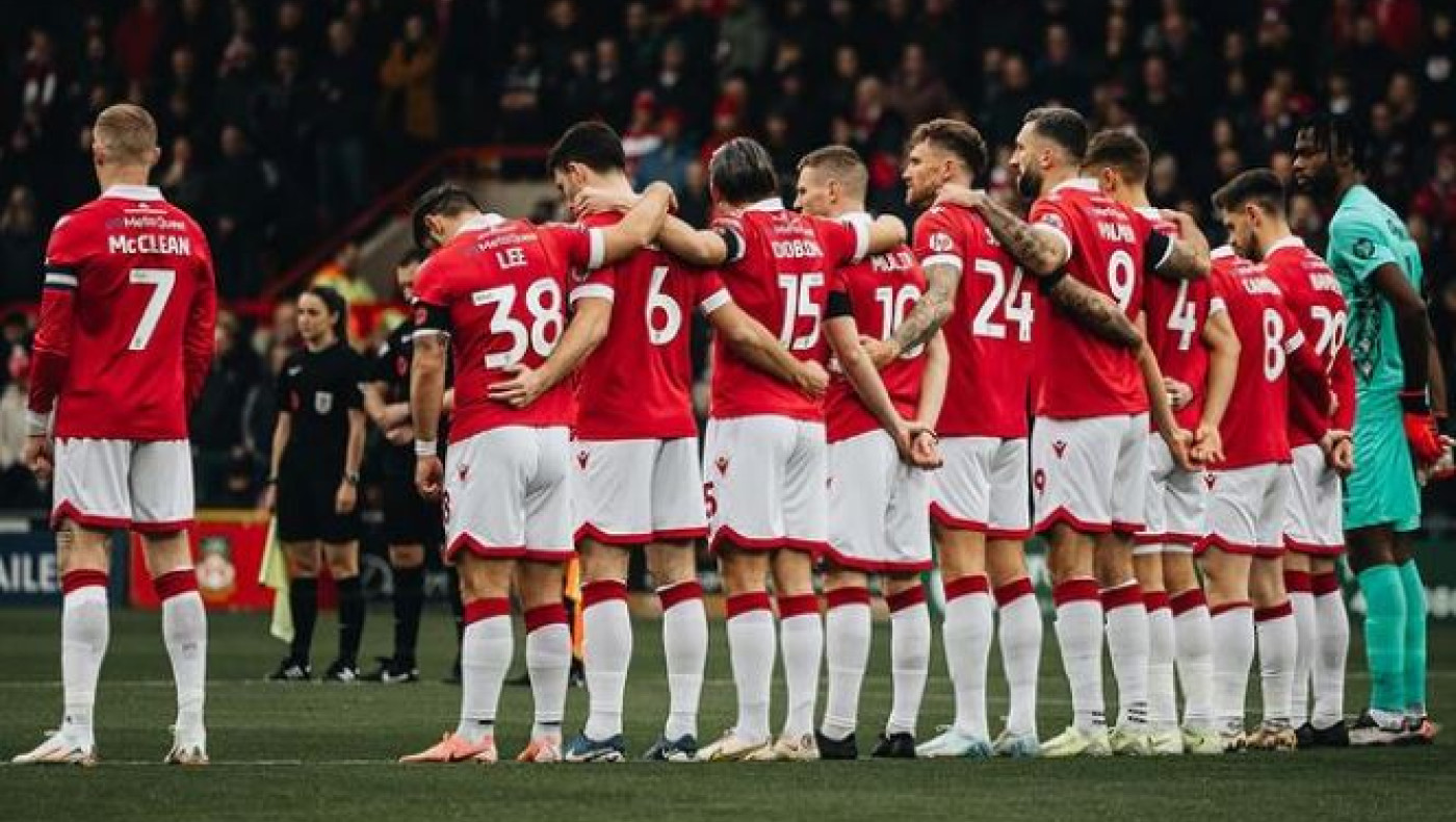 Αντιδράσεις στη Βρετανία για τον αρχηγό της Ρέξαμ που δεν σεβάστηκε την «Κυριακή της Μνήμης»