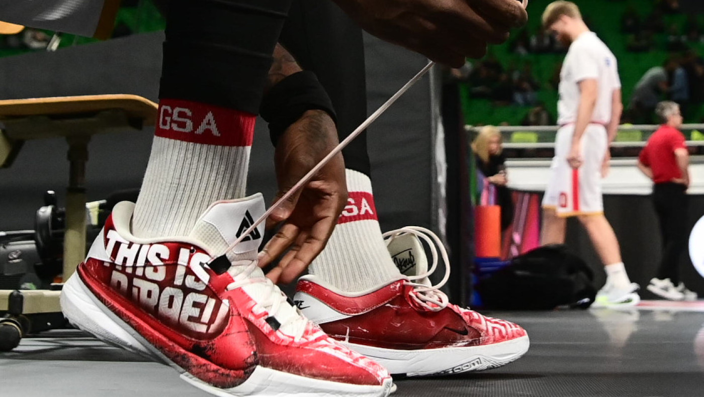 Παναθηναϊκός-Ολυμπιακός: Ο Ράιτ με παπούτσια «Εδώ είναι Πειραιάς» στο ΟΑΚΑ