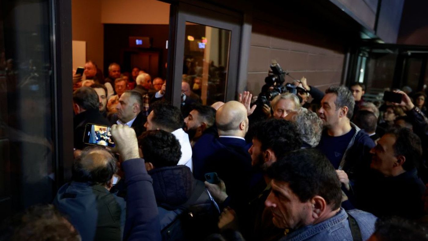 ΣΥΡΙΖΑ: Ένταση, σπρωξίματα και αντεγκλήσεις στο συνέδριο (vid)