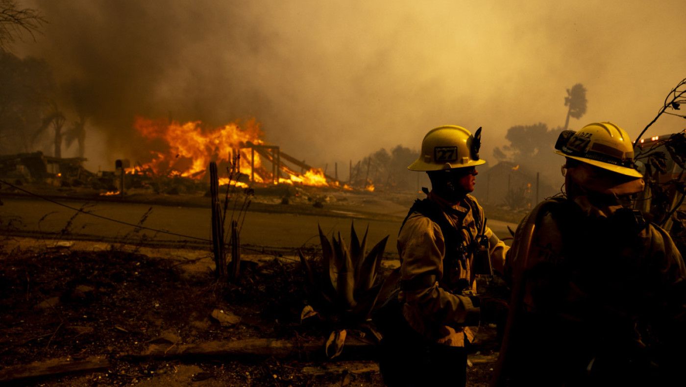 Καλιφόρνια: Τουλάχιστον 10.000 εκτοπισμένοι λόγω της πυρκαγιάς - Παρανάλωμα χιλιάδες σπίτια