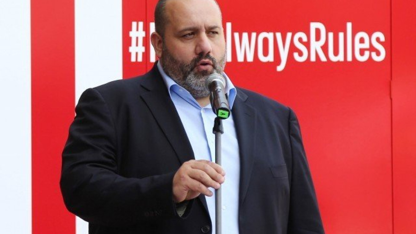 Το σχόλιο του Καραπαπά  για τις αναρτήσεις του Λαΐφη (pics)