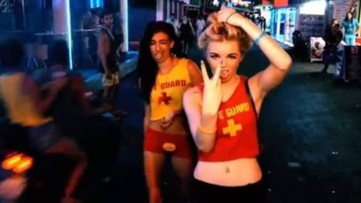 Ριάλιτι  «ακολασίας»  στο  νησί  των  «Φαιάκων» (video)