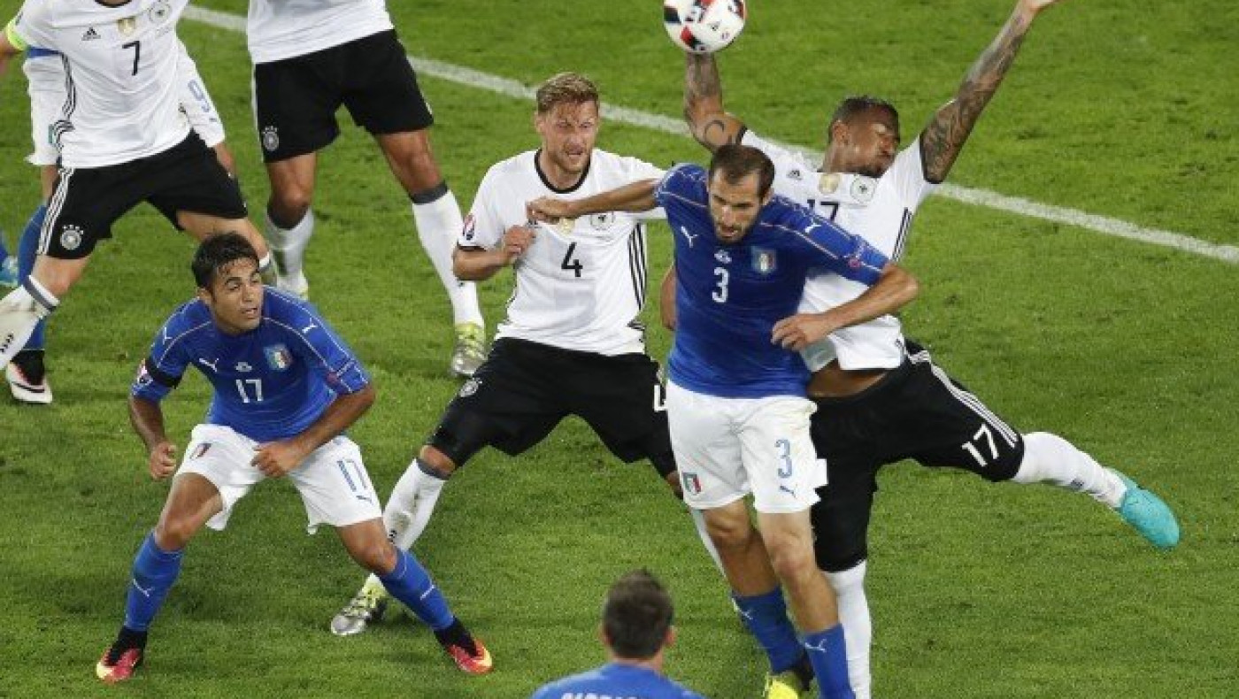 Τα social media τρολάρουν τον Μπόατενγκ για το χέρι που έκανε! (pics)