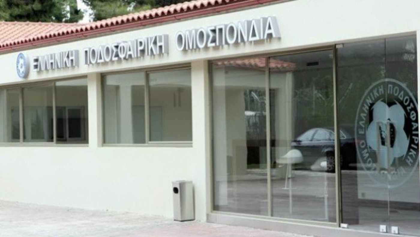 Χωρίς    άδεια    εννιά    ομάδες    στη   Football   Leauge