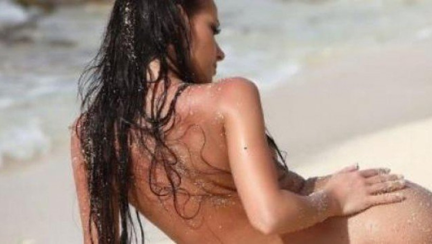 H γυναικάρα που αυτοϊκανοποιήθηκε μπροστά σε όλη την... παραλία!