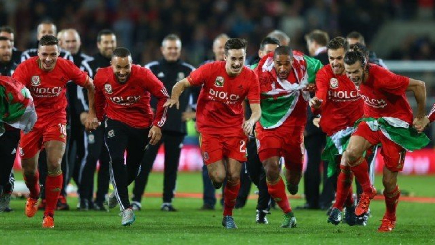 Έτσι πανηγύρισαν οι Ουαλοί διεθνείς τον αποκλεισμό της Αγγλίας! (vid)