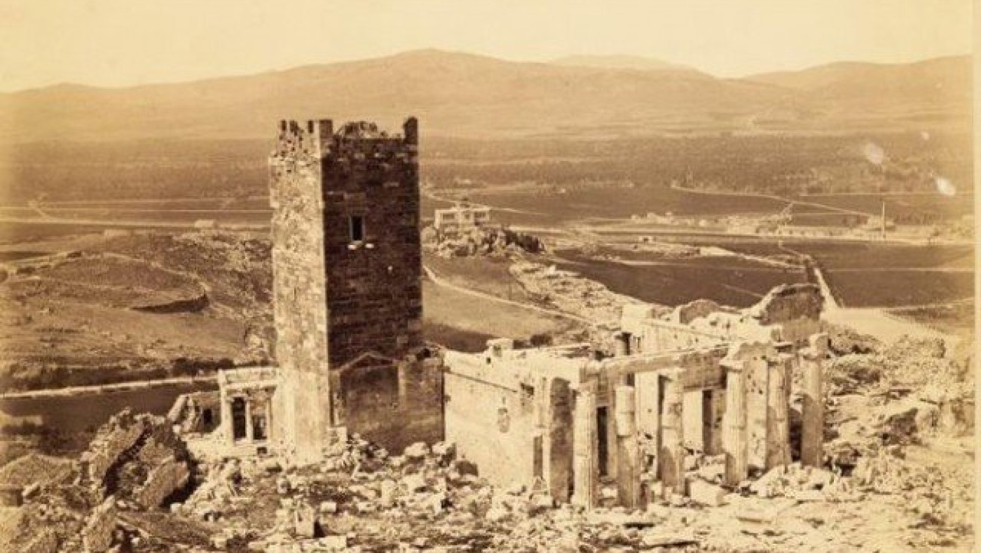 Φωτογραφίες από το 1854 αποκαλύπτουν τον χαμένο Πύργο της Ακρόπολης!