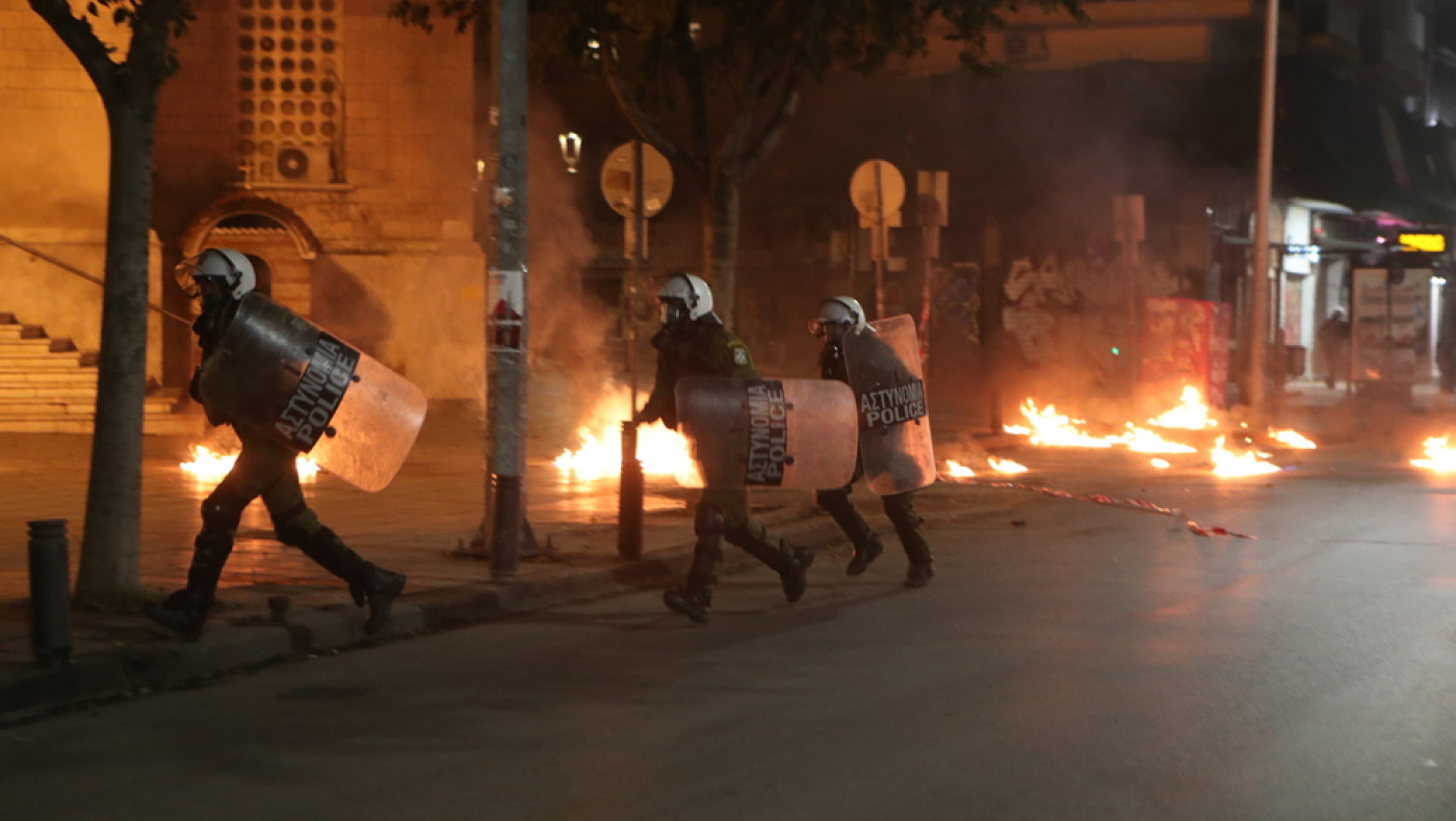 Θεσσαλονίκη: Επεισόδια, μολότοφ και χημικά μετά την πορεία για το Πολυτεχνείο