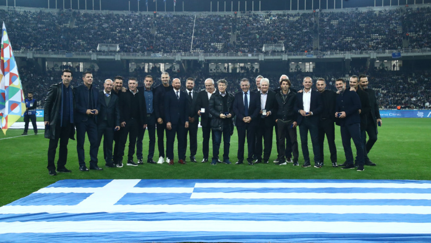 Ελλάδα-Αγγλία: Βραβεύτηκαν οι Legends του 2004 και ο Ρεχάγκελ