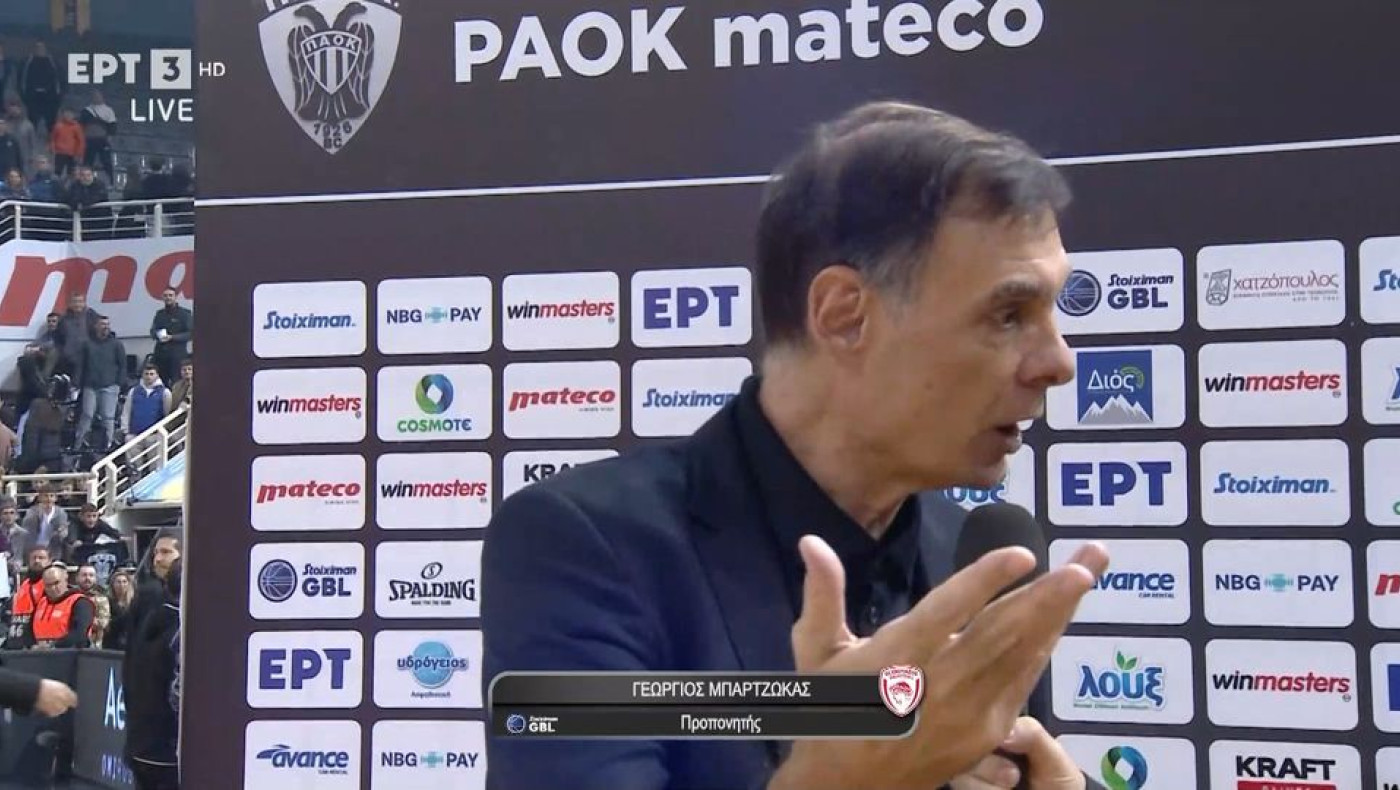 Ένταση με Μπαρτζώκα και οπαδούς του ΠΑΟΚ: «Μας βρίζουν τις μάνες σε όλο το παιχνίδι»