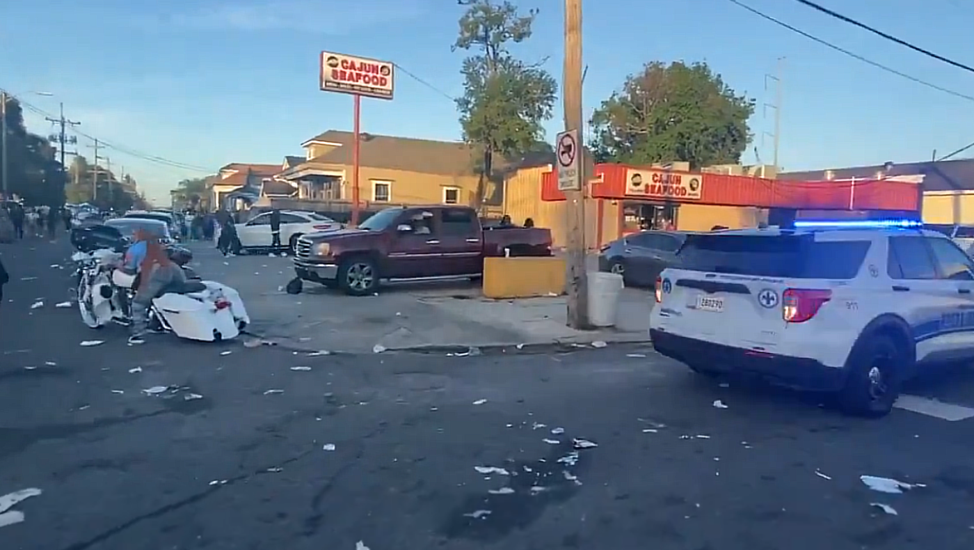 Μακελειό στη Νέα Ορλεάνη κατά τη διάρκεια παρέλασης - Μάστιγα τα mass shootings