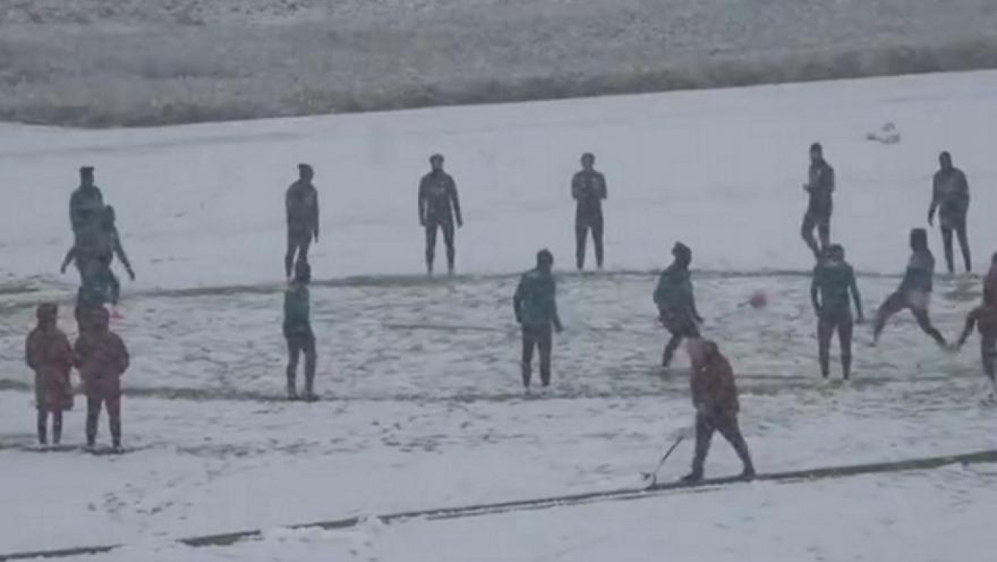 Προετοιμασία της Παρί εν μέσω χιονοθύελλας