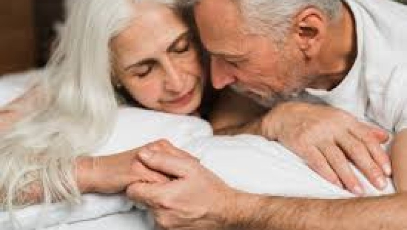 Σεξ: Πώς θα παραμείνει απολαυστικό μετά τα 60 – Επτά tips που δίνουν λύσεις