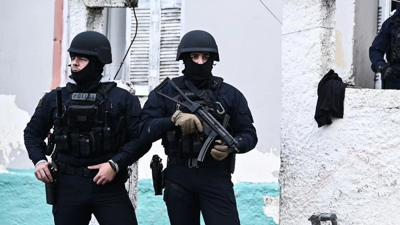 Συναγερμός στην ΕΛ.ΑΣ.: Τούρκοι με όπλα στο κέντρο της Αθήνας