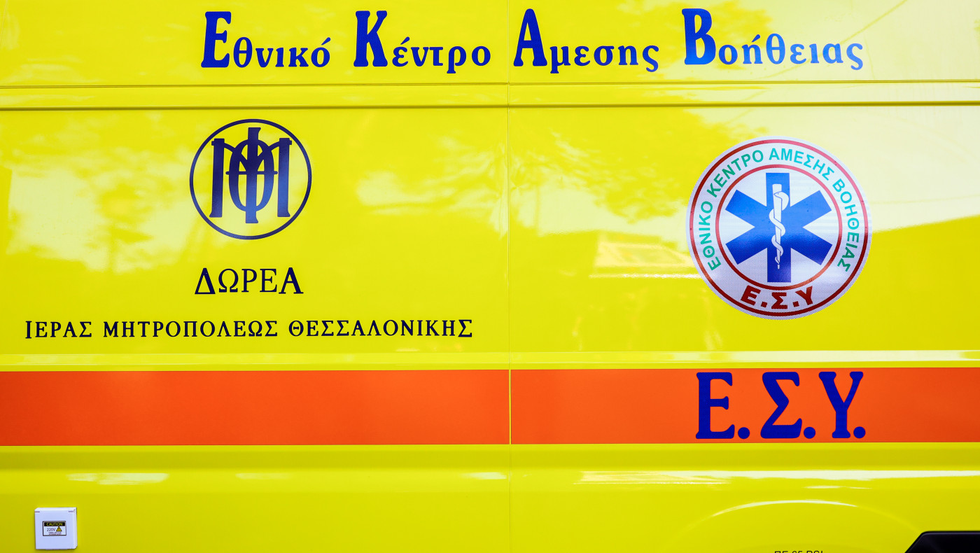 Σέρρες: Μάχη για τη ζωή του δίνει ανήλικος που προσέκρουσε με ΙΧ σε κολώνα