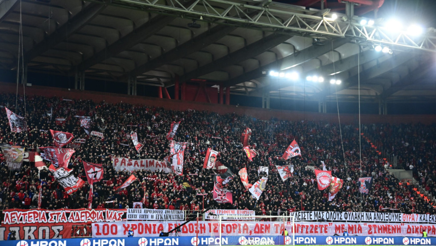 ΔΕΑΒ: Κάλεσε σε απολογία τον Ολυμπιακό για πανό πολιτικού περιεχομένου στο ντέρμπι με την ΑΕΚ