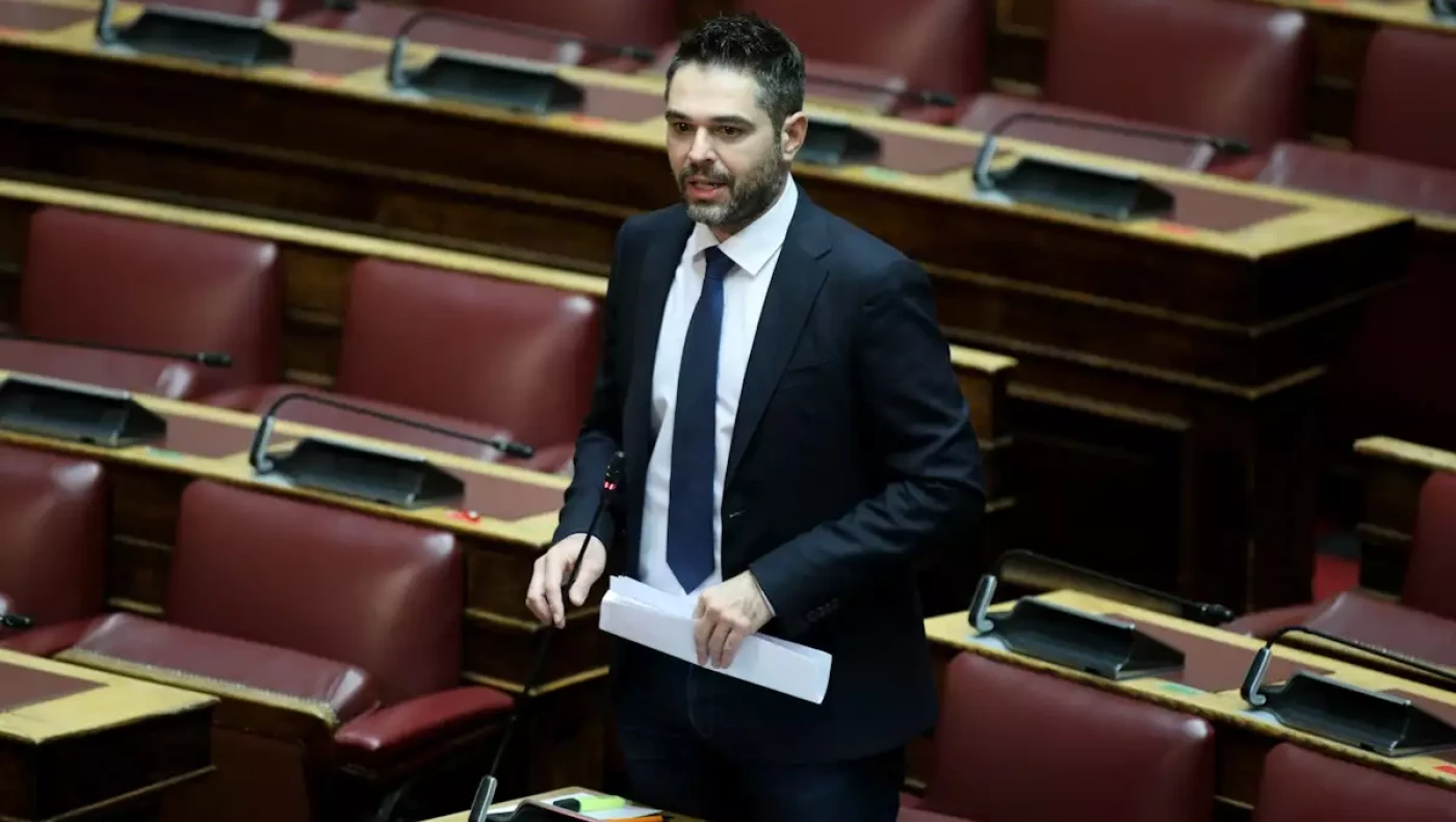 Ανεξαρτητοποιήθηκε ο Γιάννης Σαρακιώτης – Με 28 βουλευτές πλέον ο ΣΥΡΙΖΑ