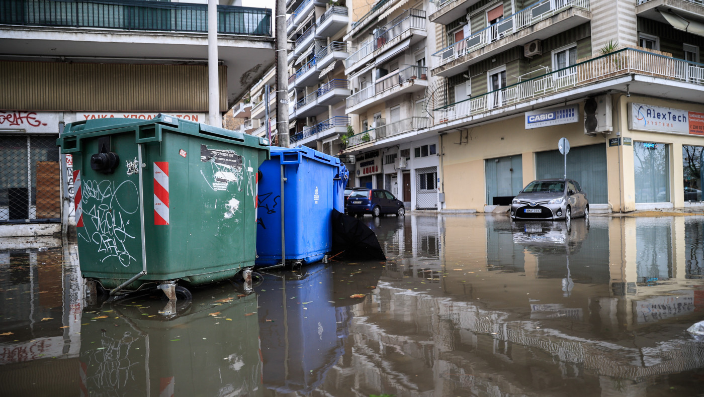 Χαλκιδική: Αγωνία για τετραμελή οικογένεια που παγιδεύτηκε στα ορμητικά νερά