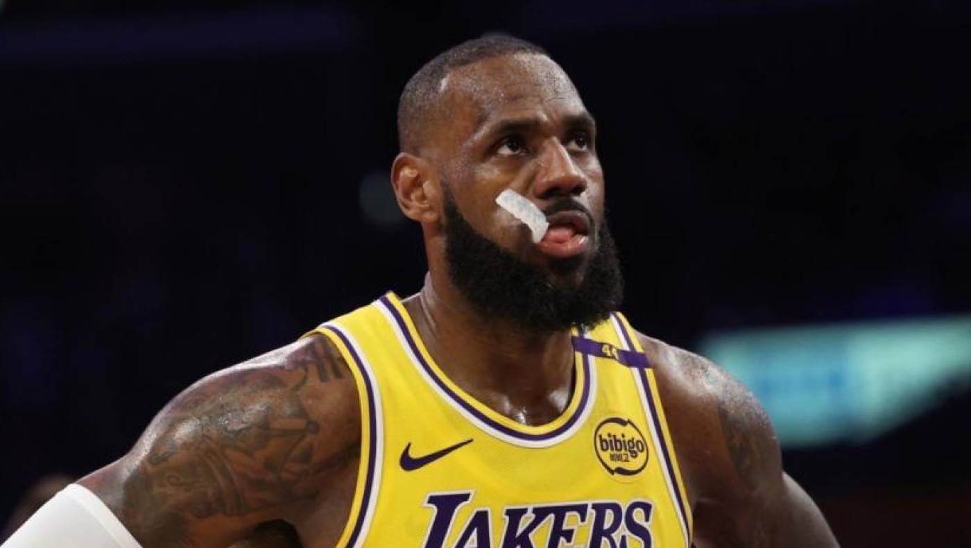 Φίλαθλος των Λέικερς μήνυσε τον Τζέιμς