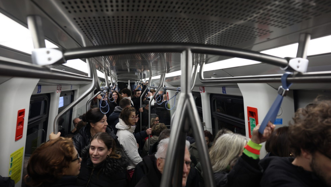 Κοσμοσυρροή στο Μετρό Θεσσαλονίκης: Φωτορεπορτάζ από την πρώτη μέρα λειτουργίας