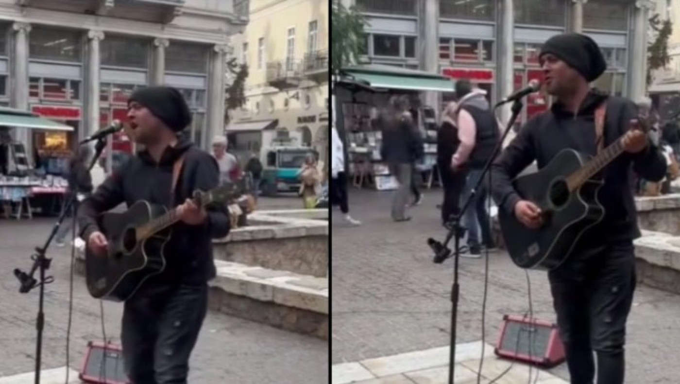 Μουσικός του δρόμου έπαιξε το «Δικέφαλε μεγάλωσα» στην καρδιά της Αθήνας!
