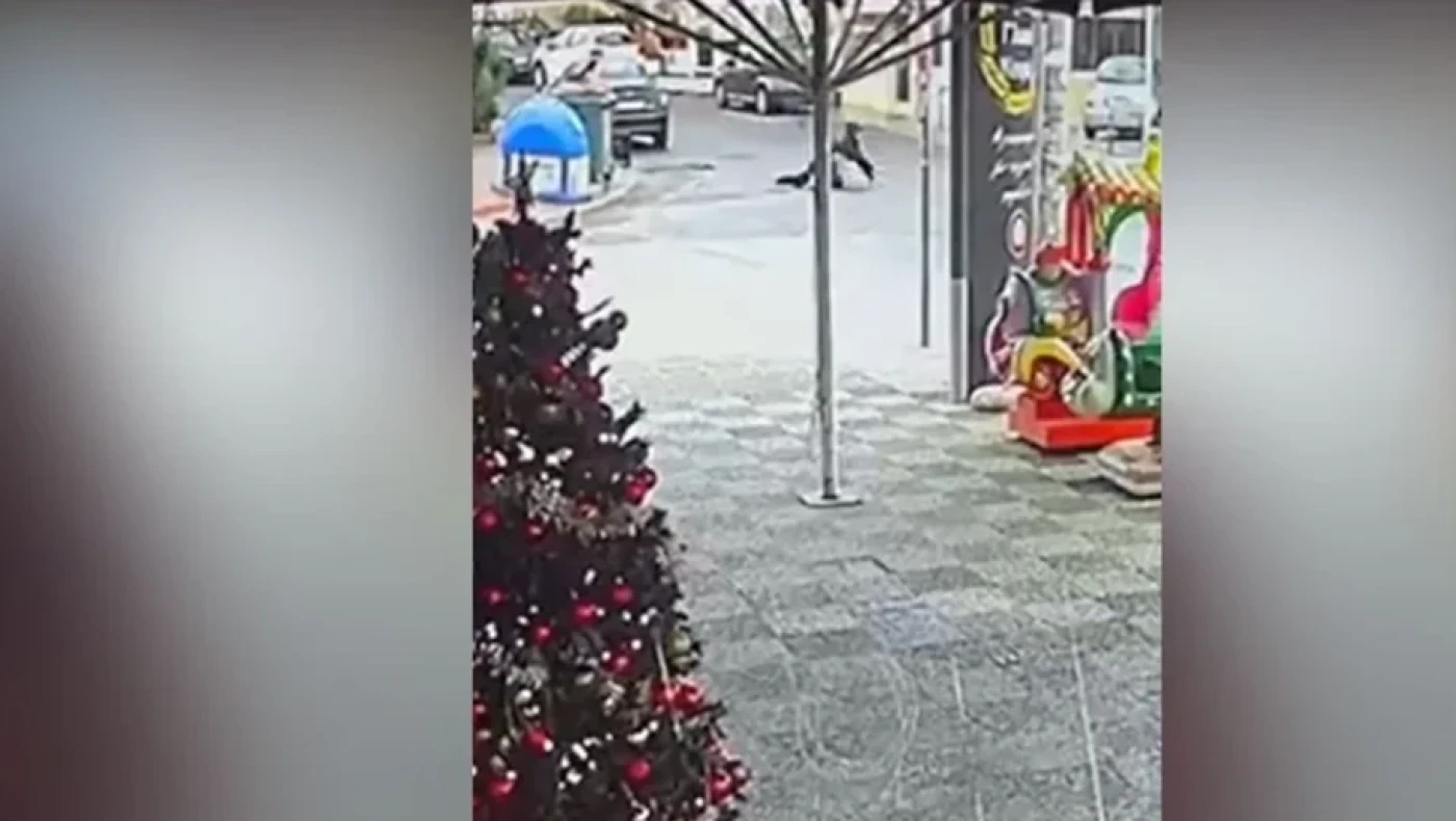 Γλυφάδα: Βίντεο σοκ από τη δολοφονία ενός Τούρκου-Τον γαζώνει ο διώκτης του (vid)