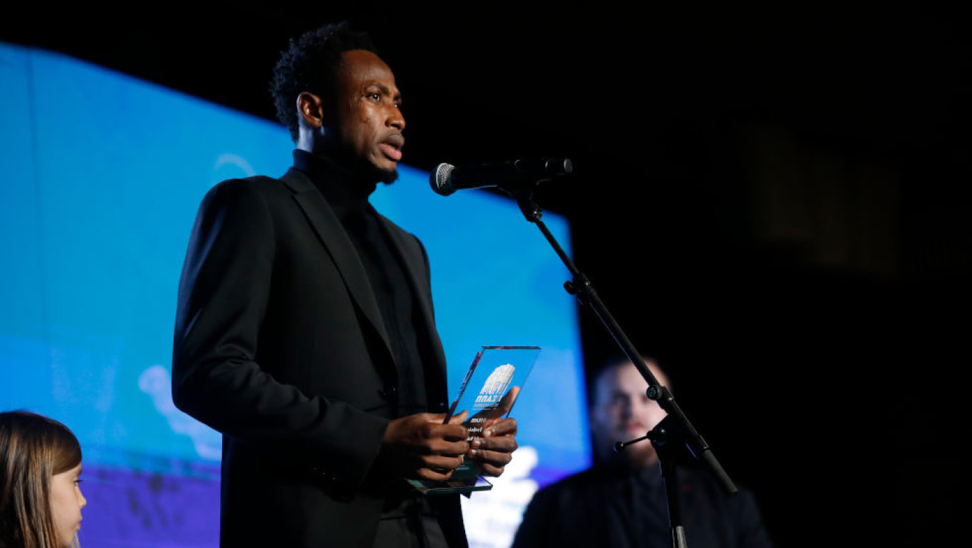 VIDEO: Το... εξ αποστάσεως φιλί του Λουτσέσκου στον Μπάμπα!