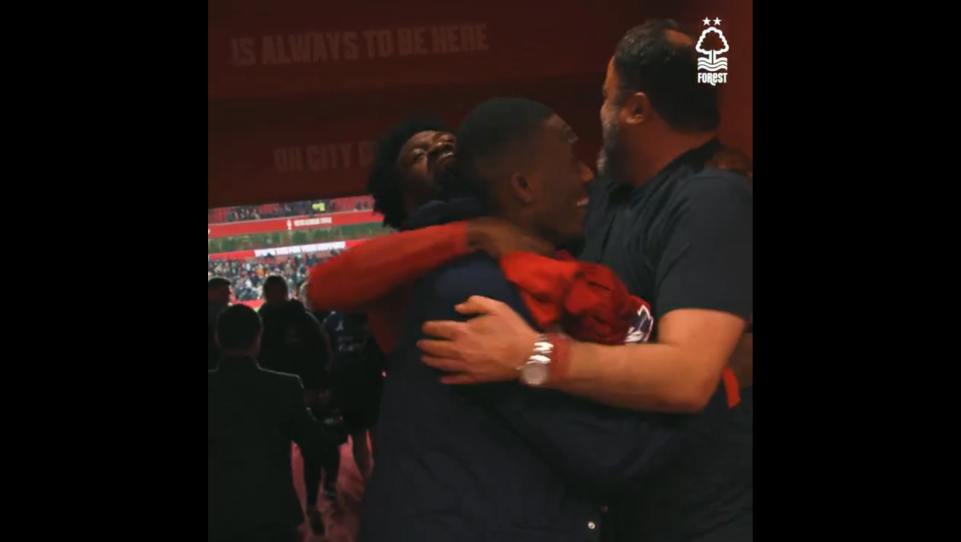 Μαρινάκης: Τα high-5 στο... τούνελ με τους παίκτες της Νότιγχαμ