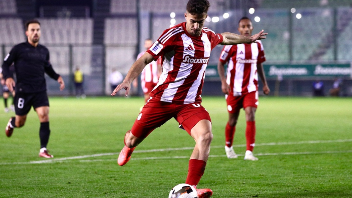 Athens Καλλιθέα-Ολυμπιακός: «Ερυθρόλευκο» προβάδισμα (0-1) με Κωστούλα-Αξιοποιεί το «δώρο» και σκοράρει